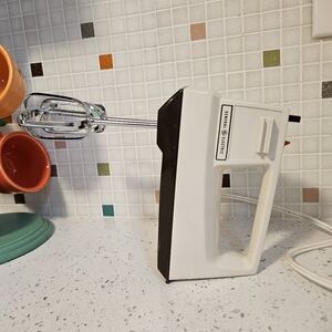 Vintage general electric handmixer